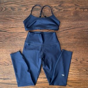 Alo Yoga Airlift Set in Navy